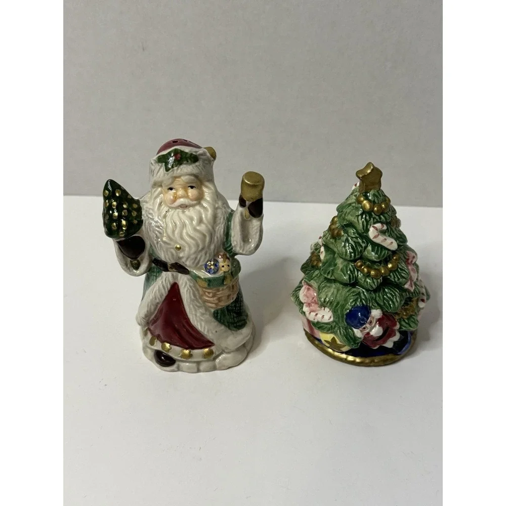 Vintage Omnibus  Santa‎ Clause And Christmas Tree Shakers 1992