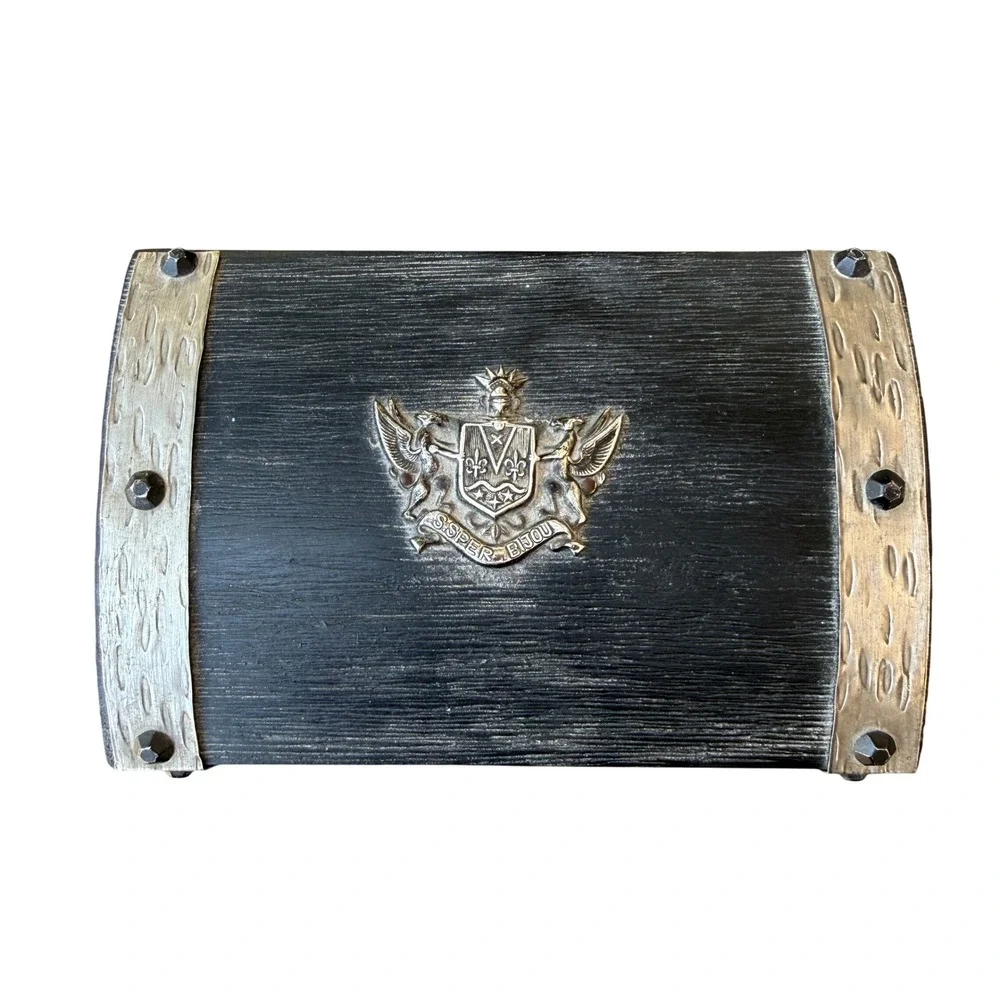 Unbranded heraldic trinkets width