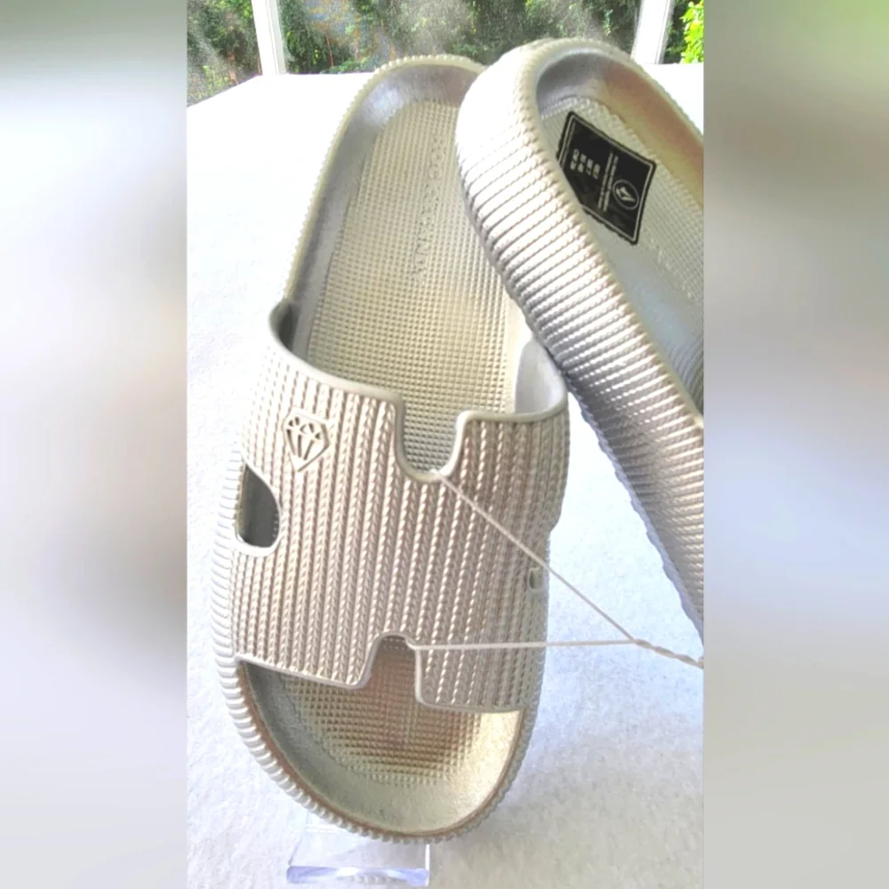 Rock & Candy Slip on Sandals Comfort waterproof Silver Molded foot Lightweight 9