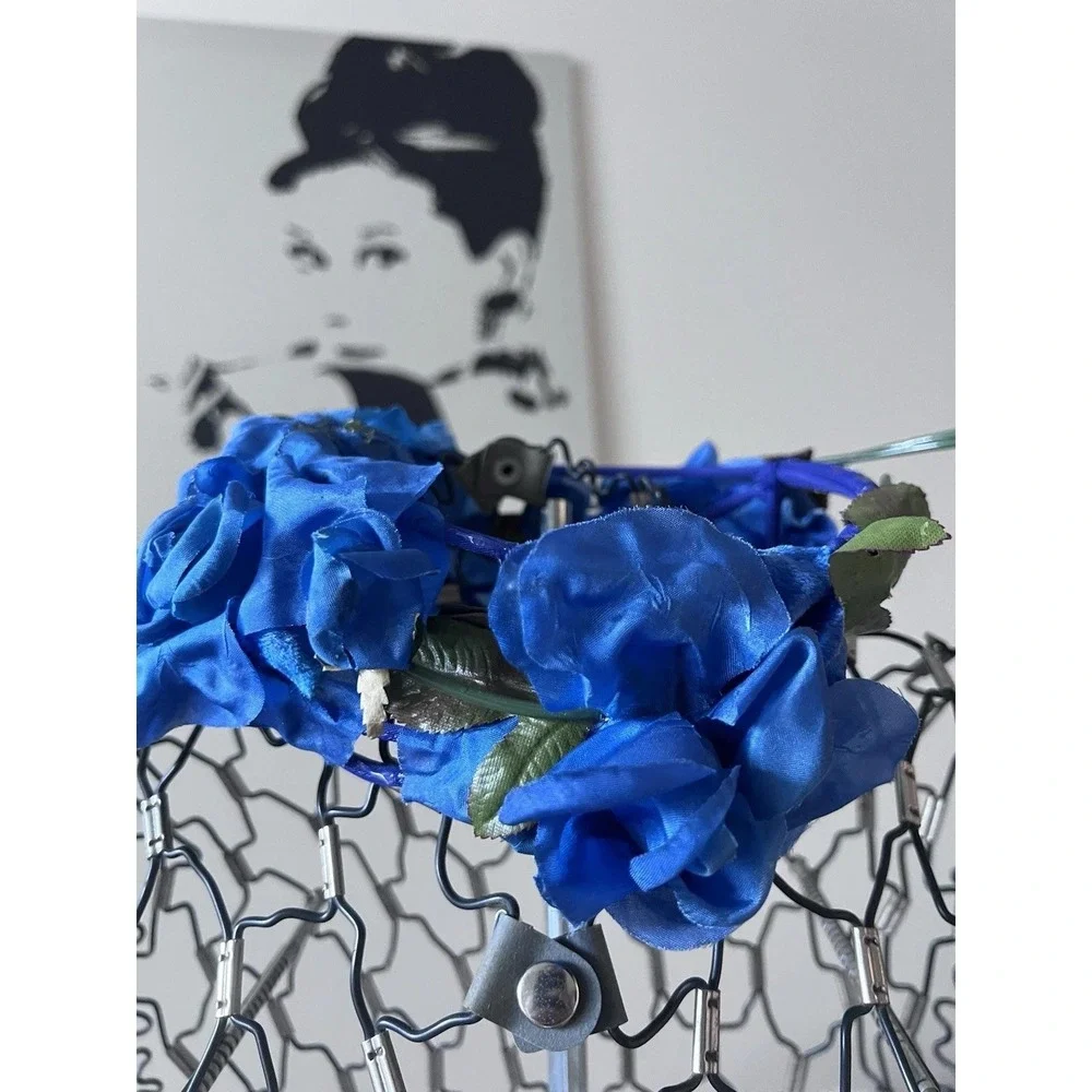 N/A vibrant blue