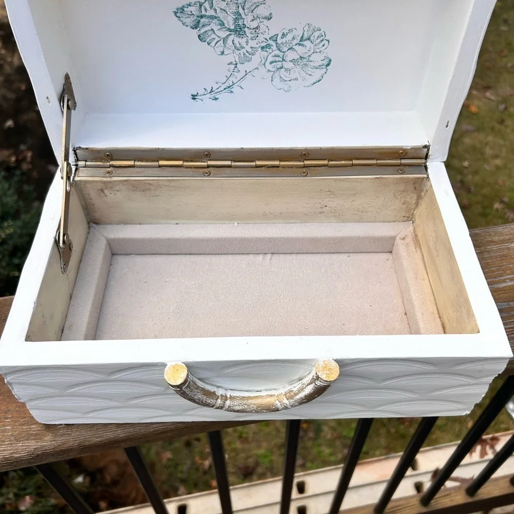 Global Views Textured floral bamboo Chinoiserie jewelry White Storage Box India