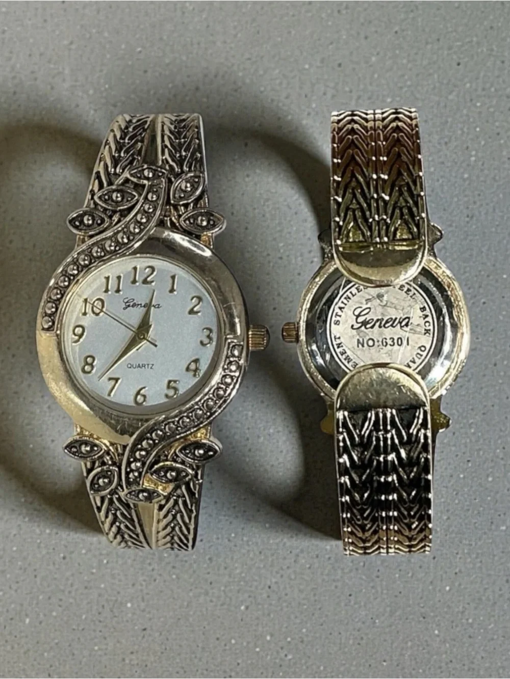 Y2K Vintage Gold Tone Round Face Bangle Cuff Bracelet Watch