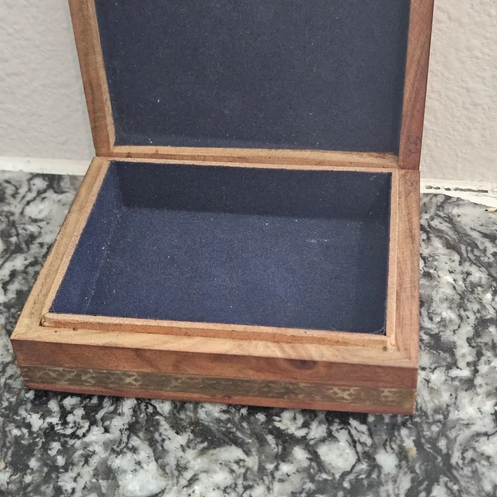 Vintage Indian Hand Painted Miniature Portrait Wood Jewelry Box‎ Brass Inlay 5x4