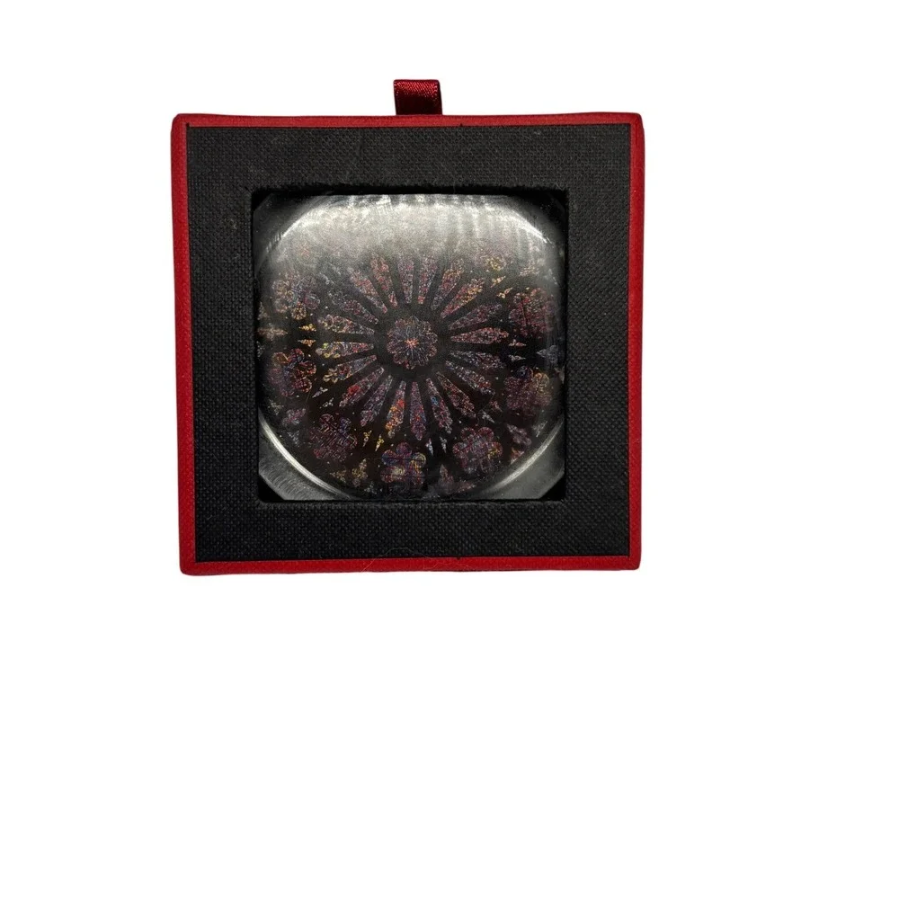 N/A glass tomb medallion