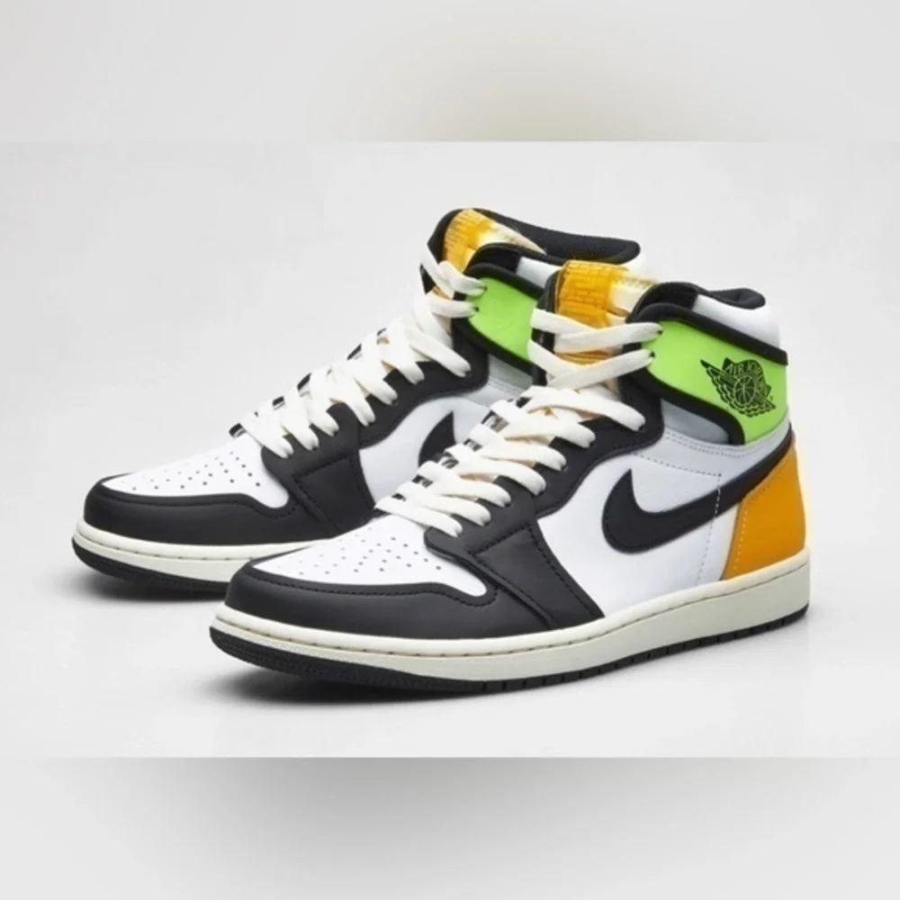 NEW Youth Nike Air Jordan 1 Retro High OG Volt Gold size 5 Youth
