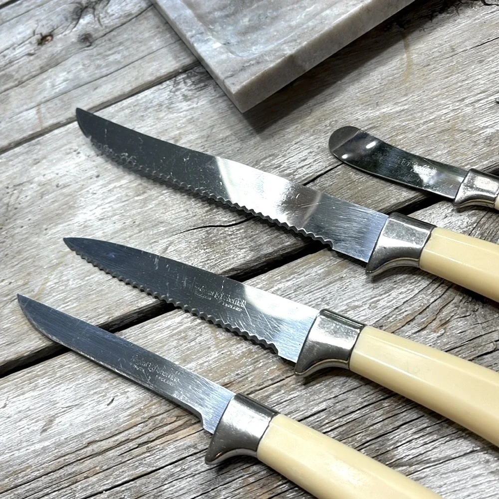 8 Vintage Regent Sheffield Knives. Marked England Stainless Steel MCM