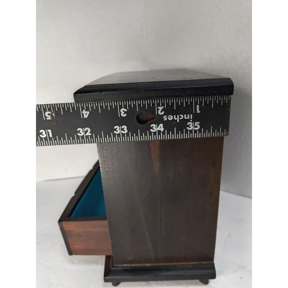 Mele wooden element