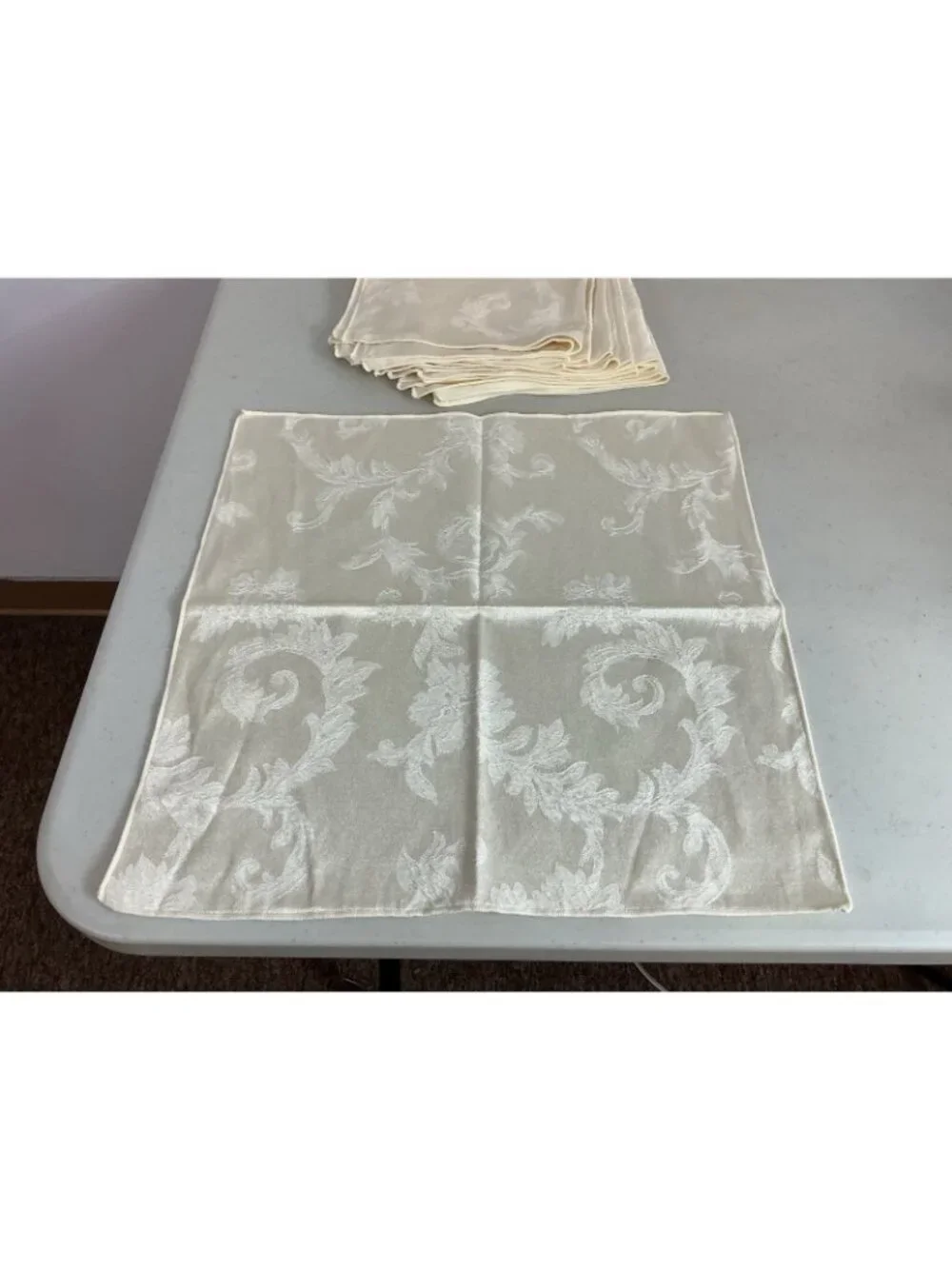 Unbranded lot 16