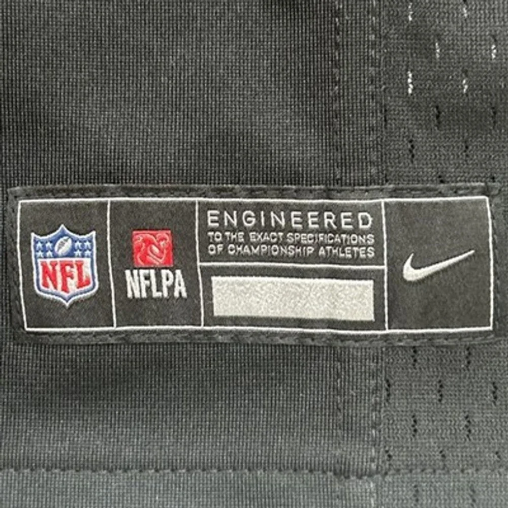 Nike exact derrick
