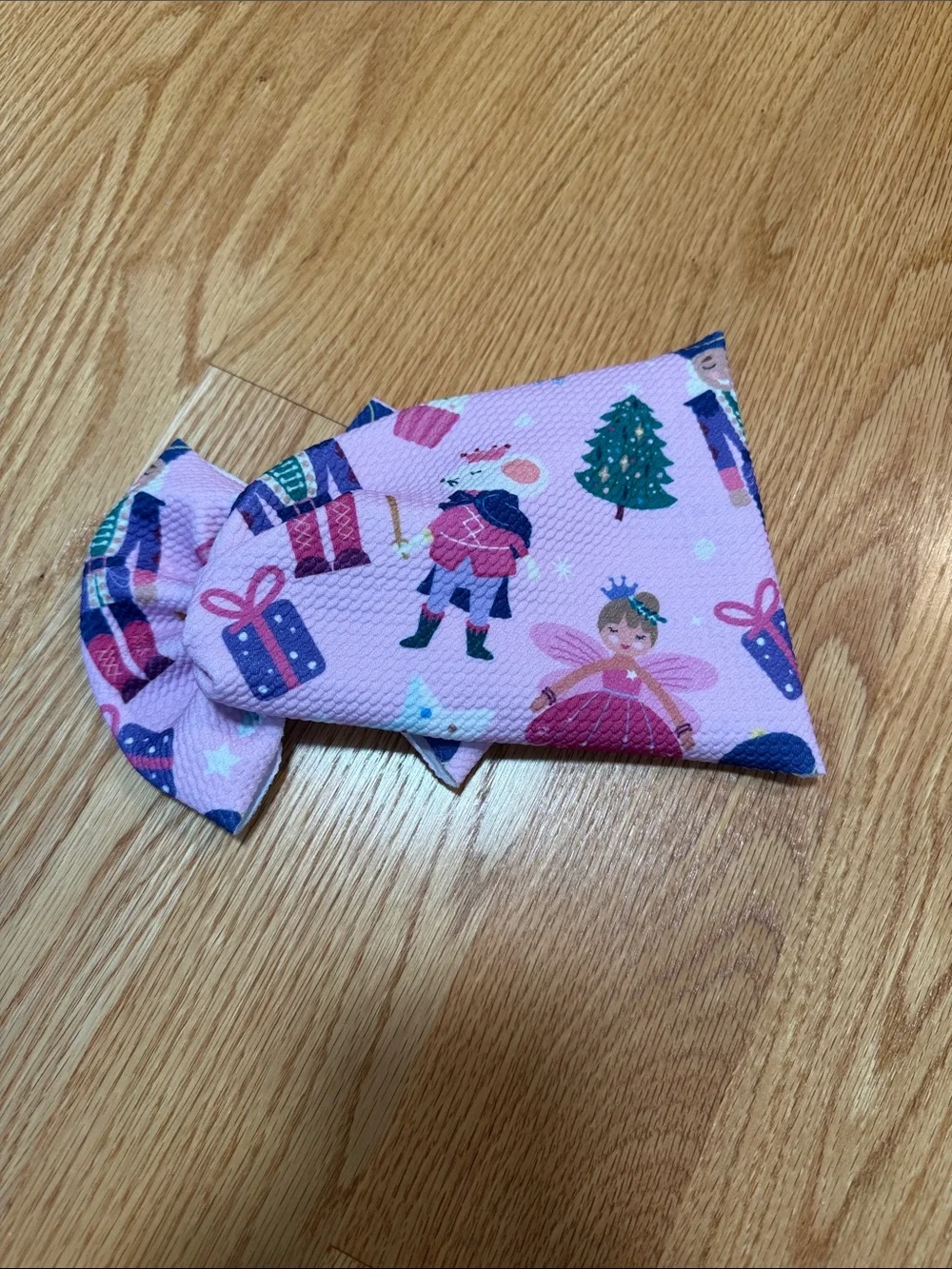 Bums and Roses fabric stays green