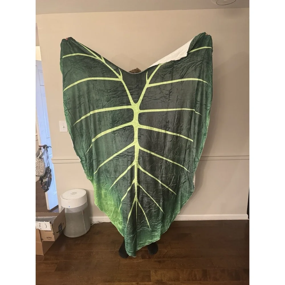 Giant Tropical Leaf Throw Blanket 63x87 Green Plush Soft Fleece Blanket NEW