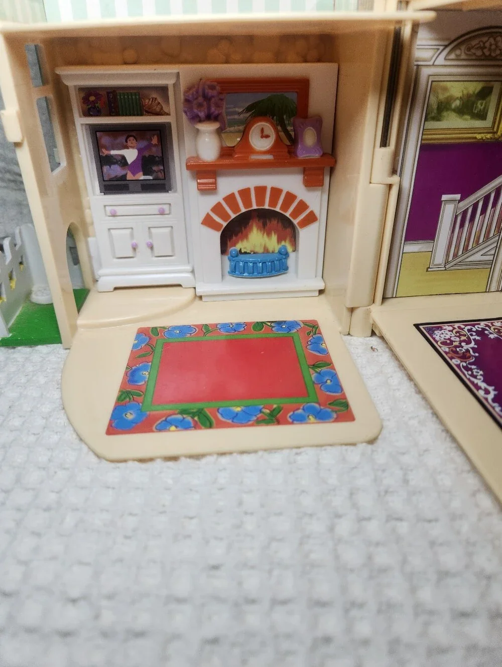 Fisher-Price Pink & Blue Loving Family CottageFold-Out Dollhouse Playset 2000