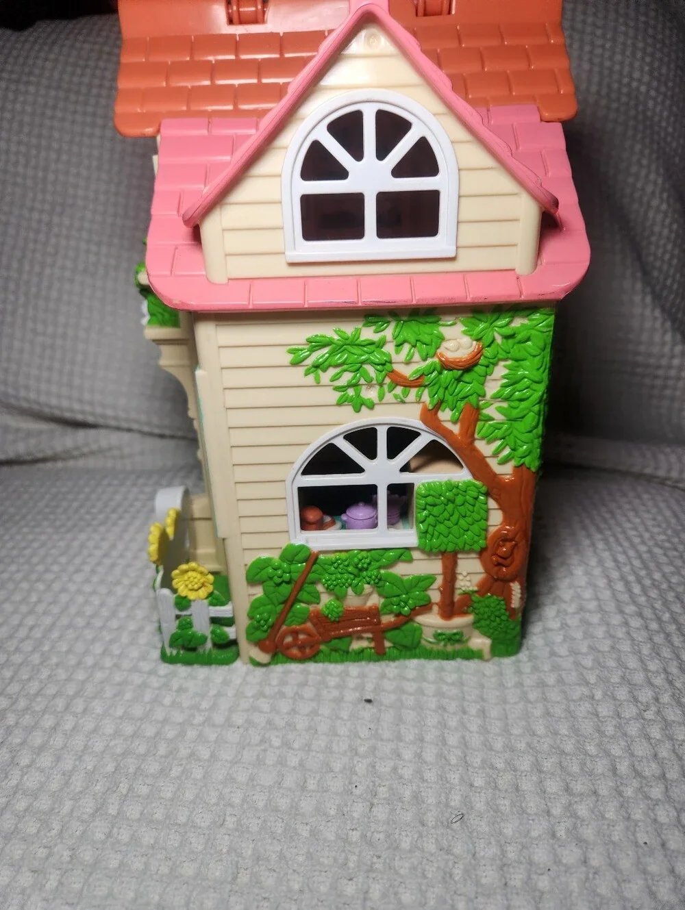 Fisher-Price Pink & Blue Loving Family CottageFold-Out Dollhouse Playset 2000