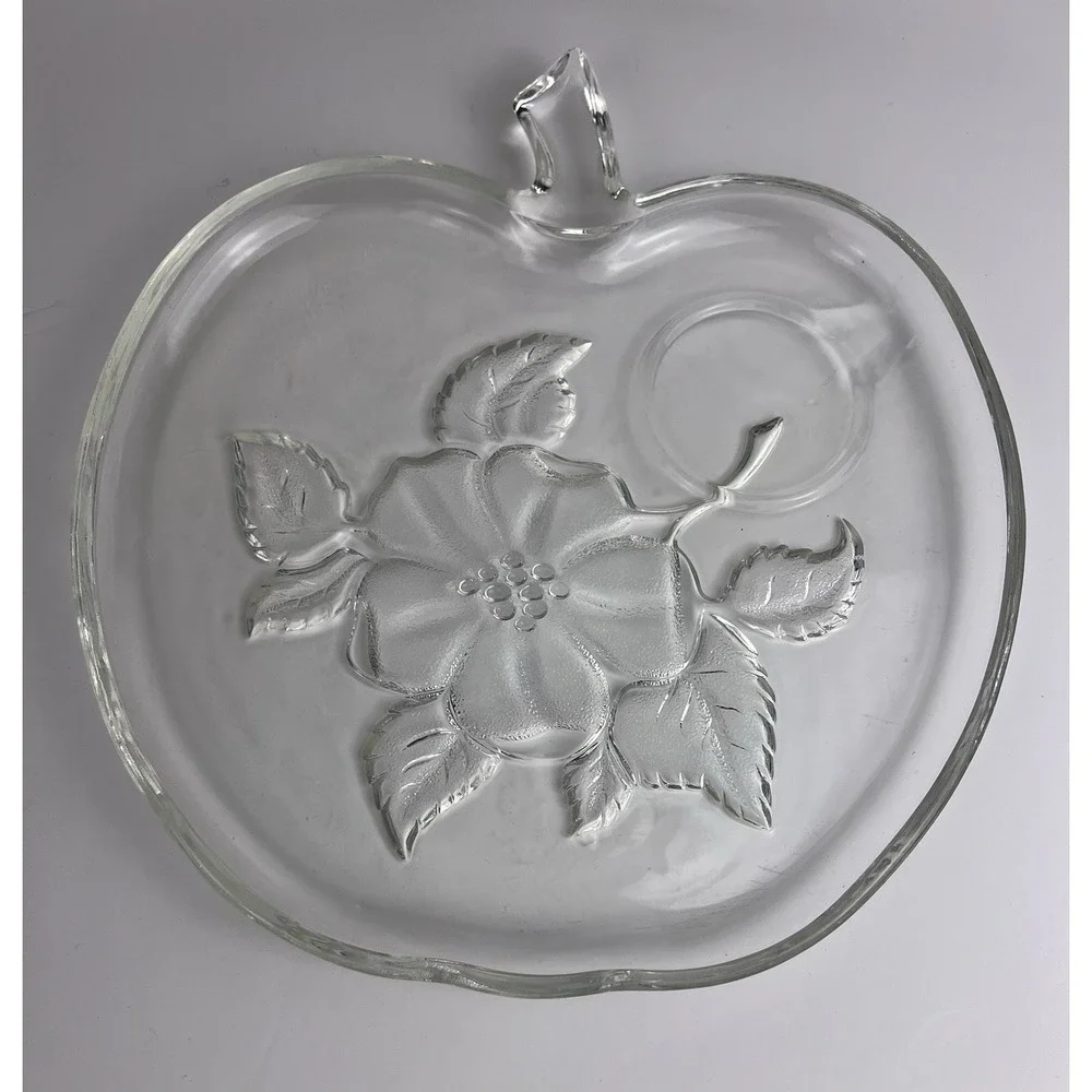 Set Of 4 Apple Shape Plates - 8 1/2