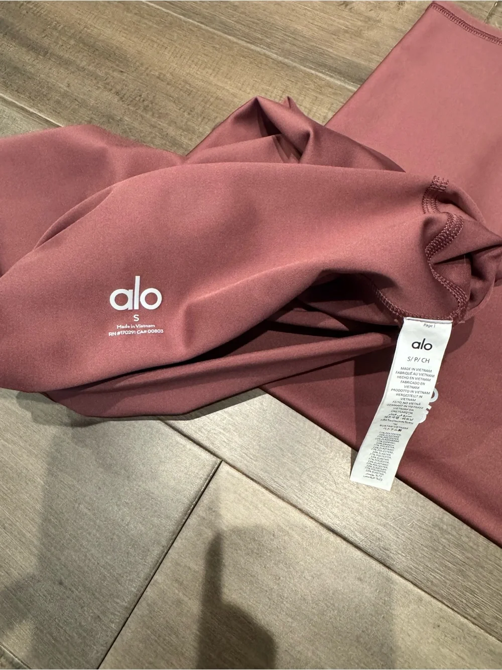 ALO Yoga air lift High-Rise Performance Leggings in burgundy truffle