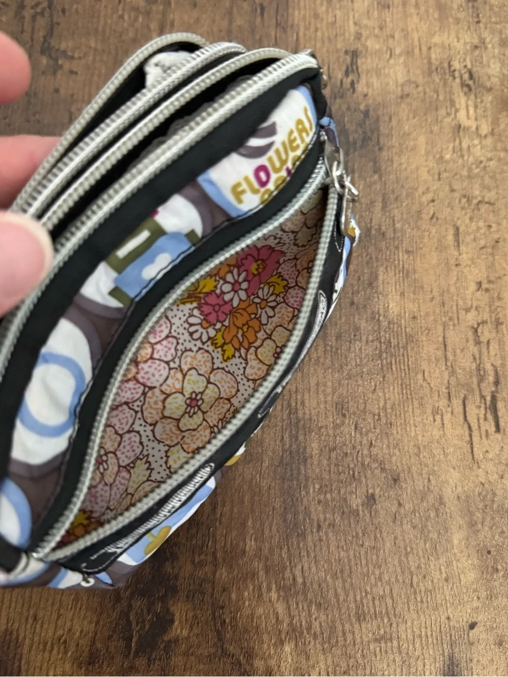 Lesportsac wristlet phone