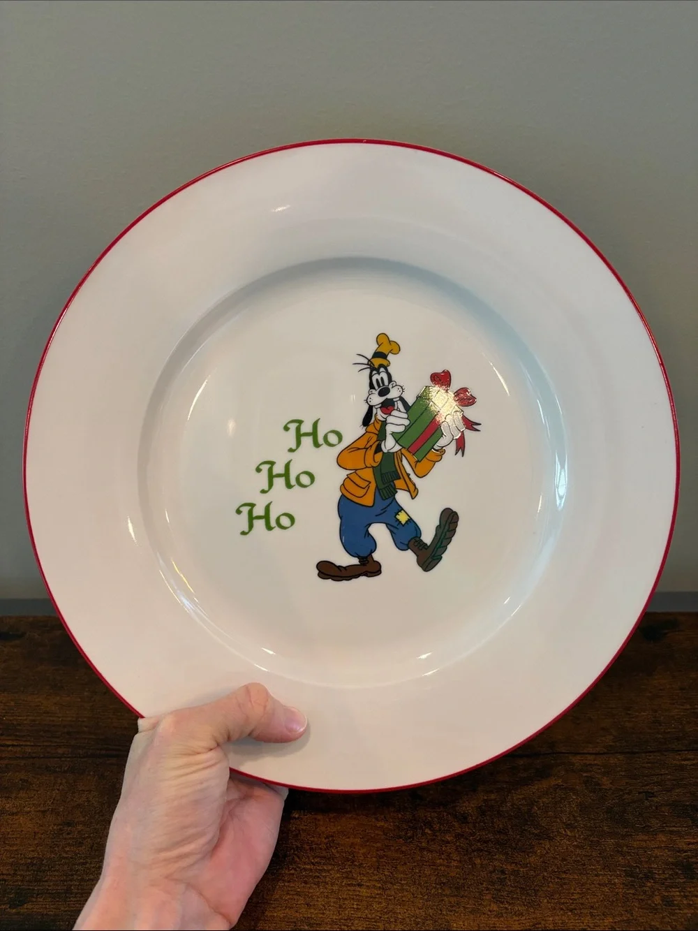 Mickey’s Vintage Holiday Festive Goofy Holiday Dinner Plate Ho, Ho, Ho Christmas
