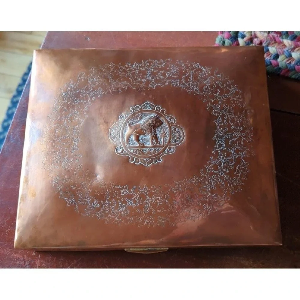 ANTIQUE COPPER TREASURE Trinket Jewlery Storage BOX Lion Etched Engraved Pretty