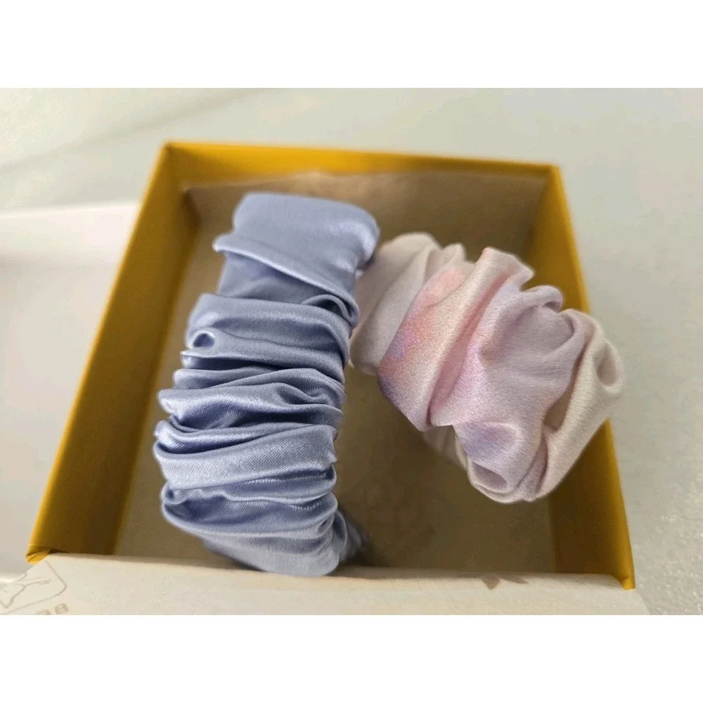 LilySilk Apple Watch band Silk scrunchies New In Gift Box 38/40 Mm Set Of 2