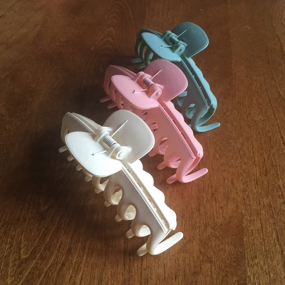 Large pastel claw clips NWOT