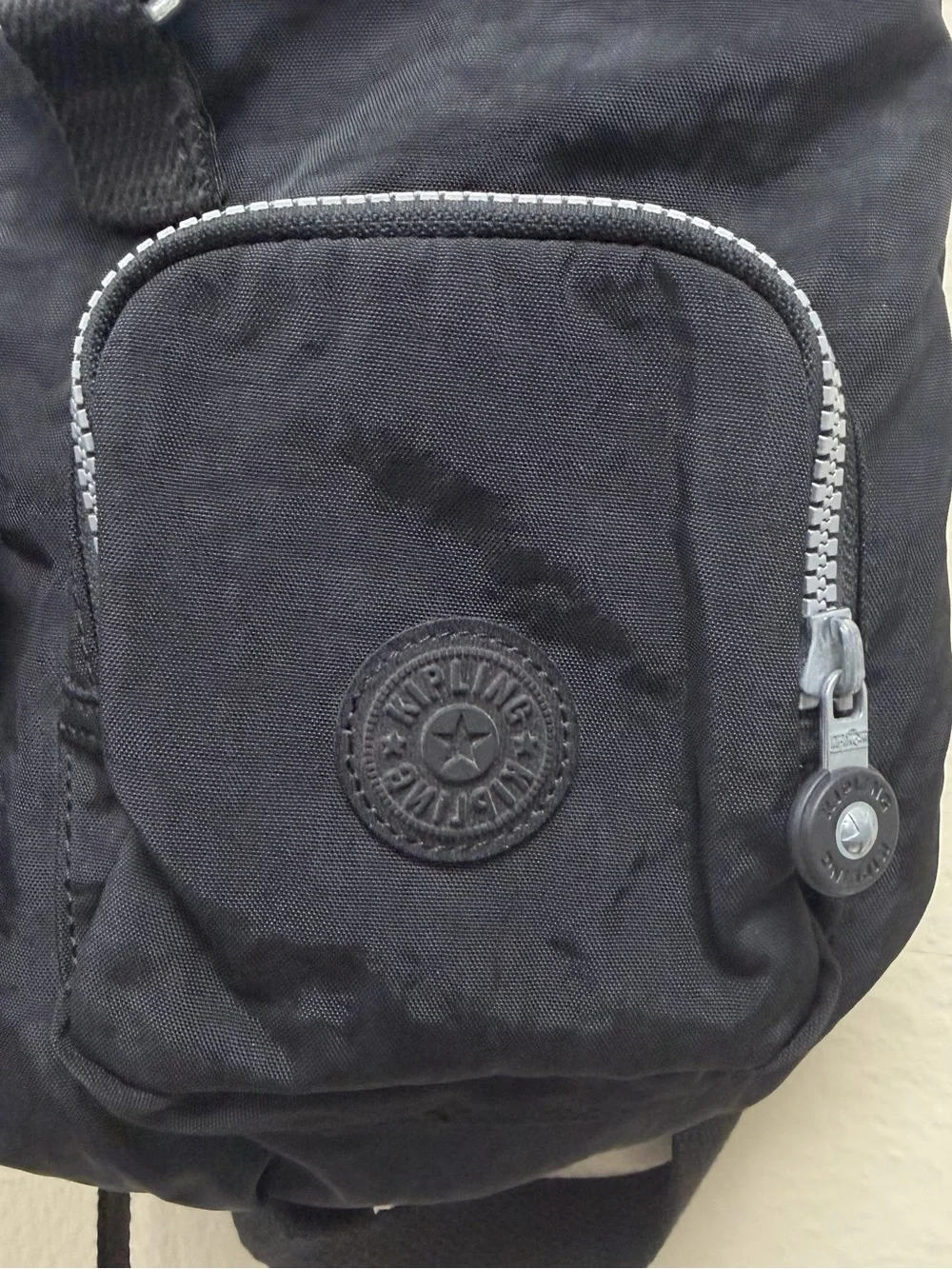 Kipling tag carry lining