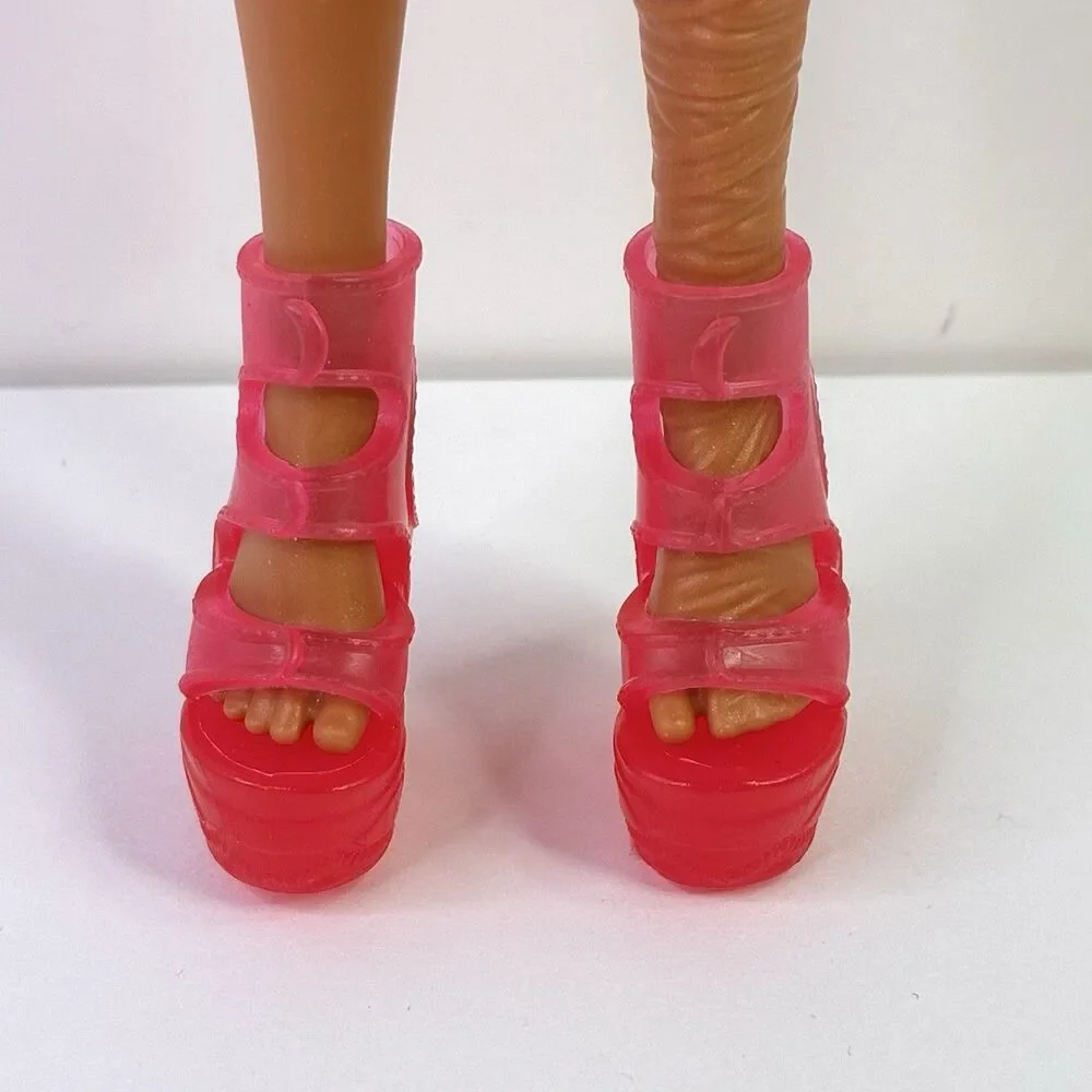 Monster High Scare-adise Island G3 Doll Clawdeen Wolf Pink High Heels Shoes
