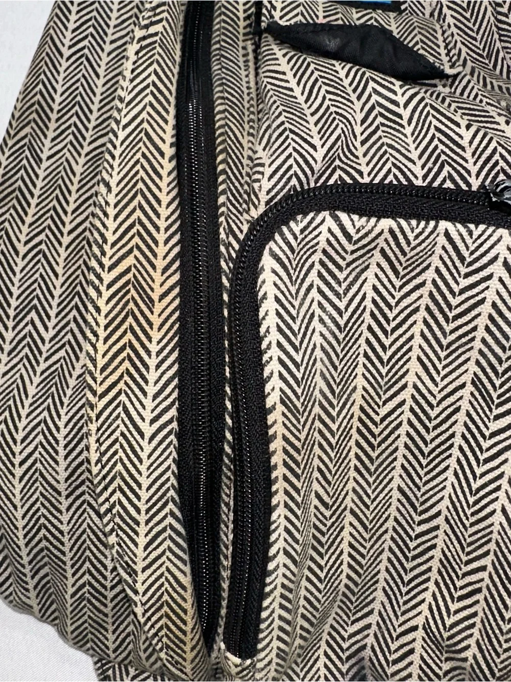 Kavu Rope Sling Bag Chevron Black White Backpack Crossbody