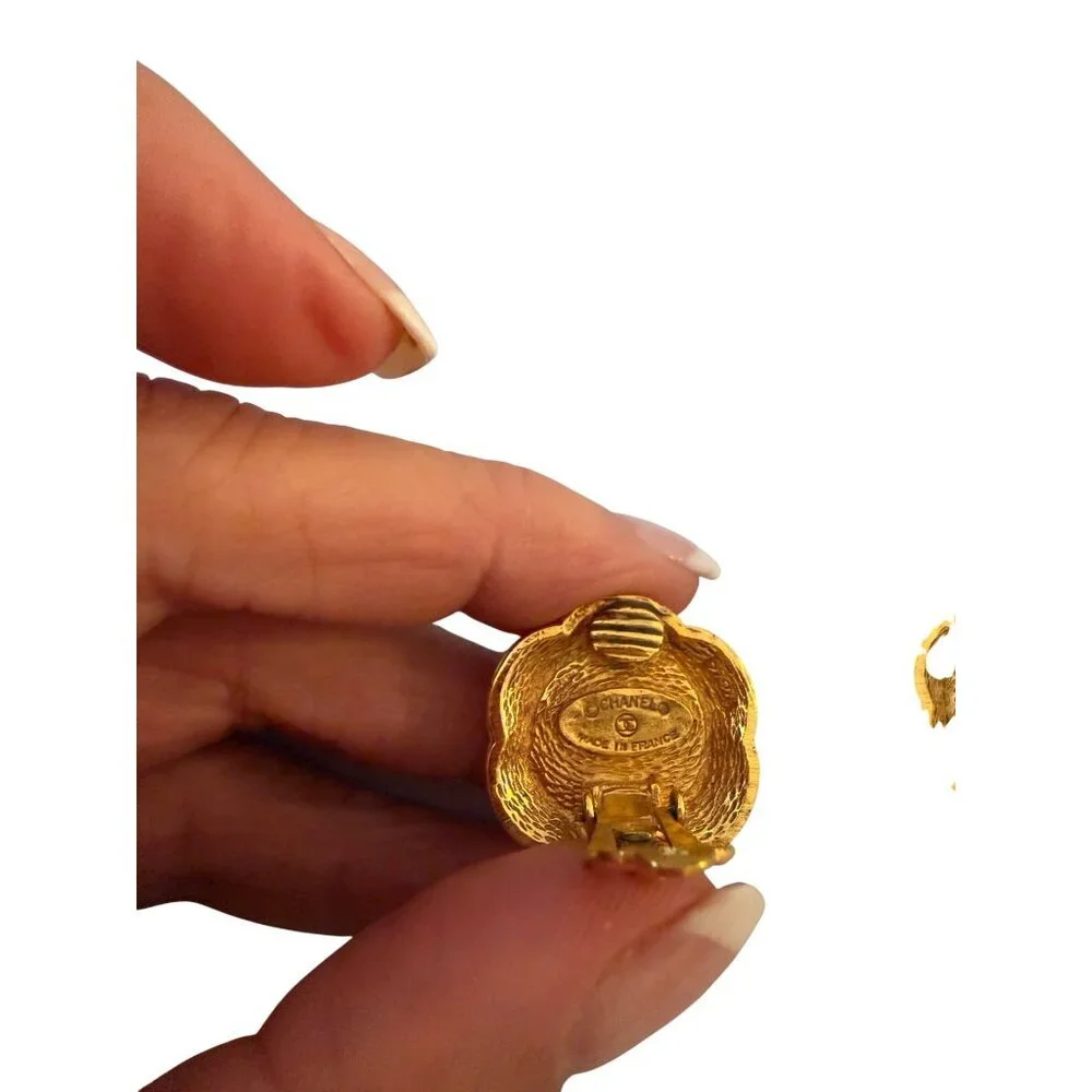 CHANEL logo gold
