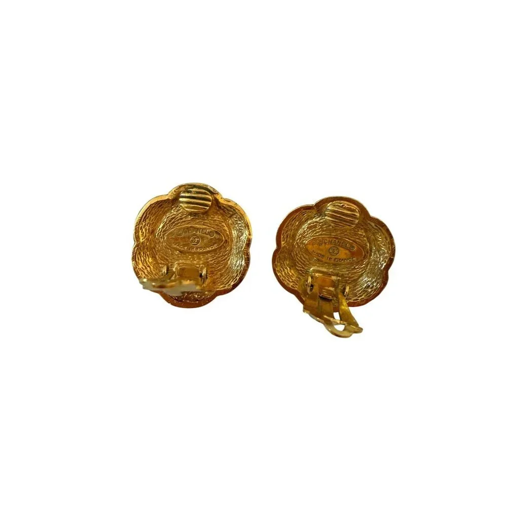 CHANEL logo gold