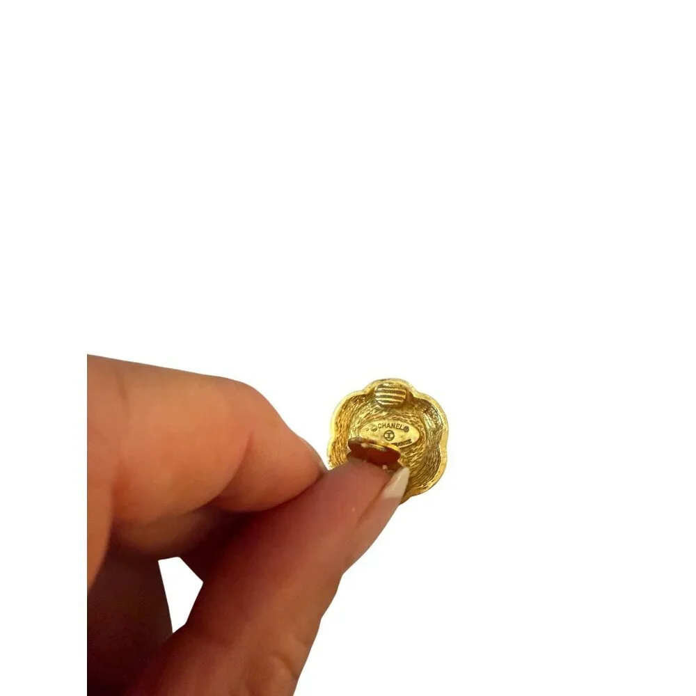 CHANEL logo gold