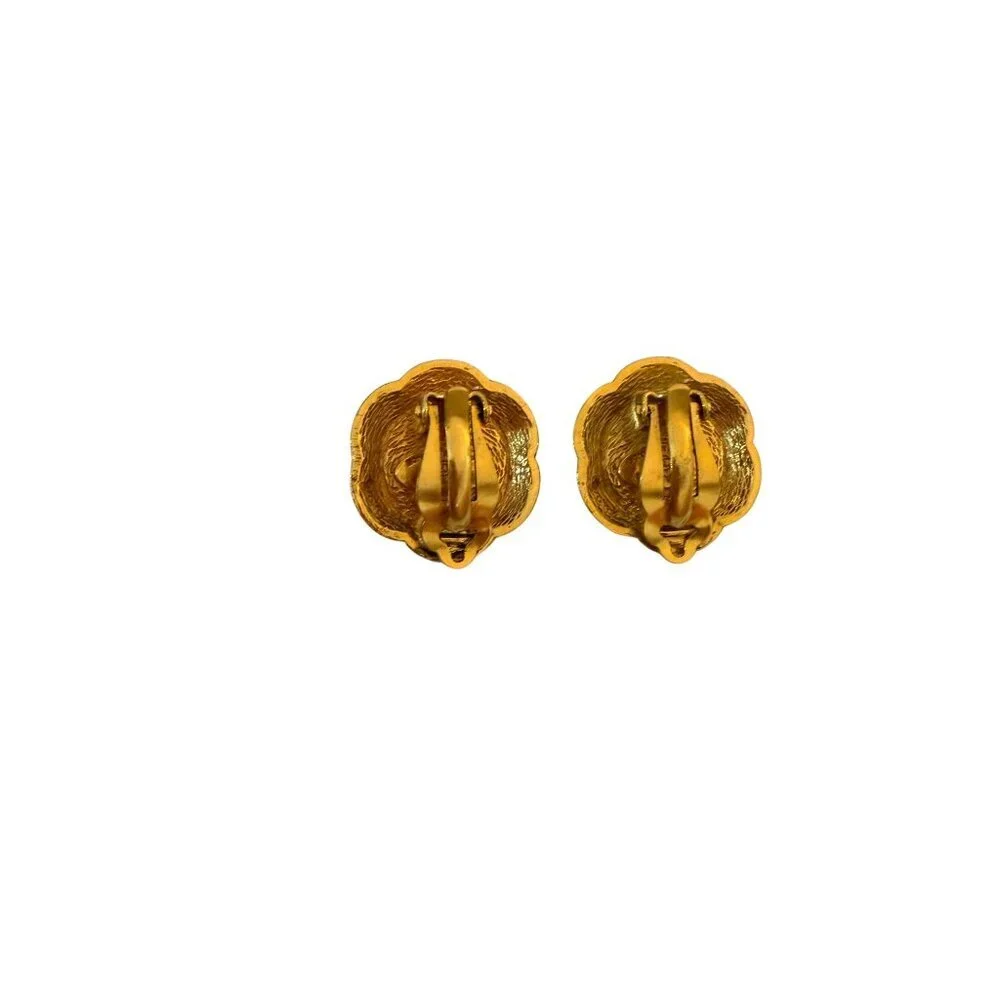 CHANEL logo gold