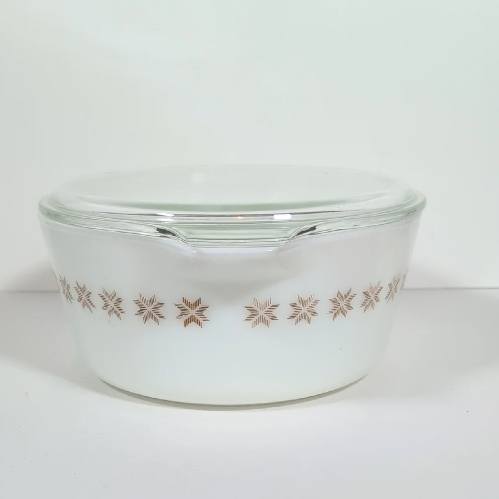 Pyrex stylish casserole