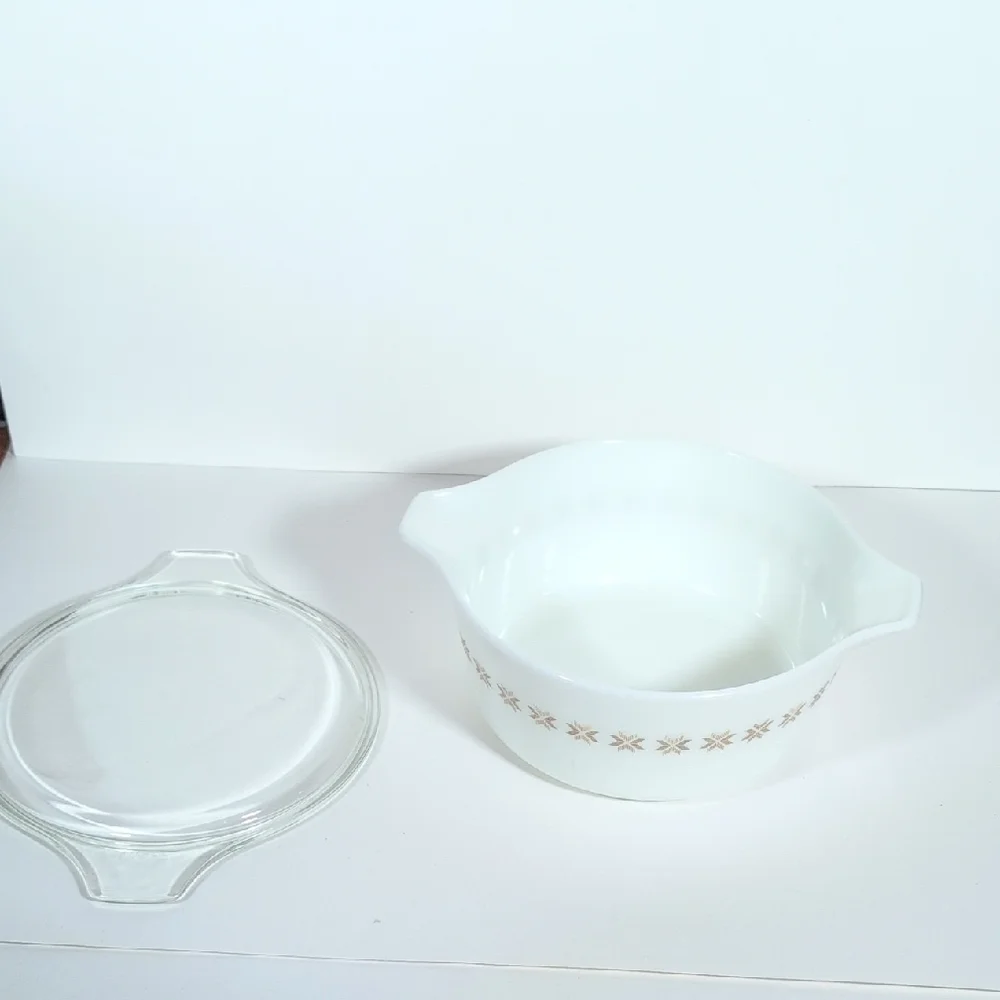 Pyrex stylish casserole