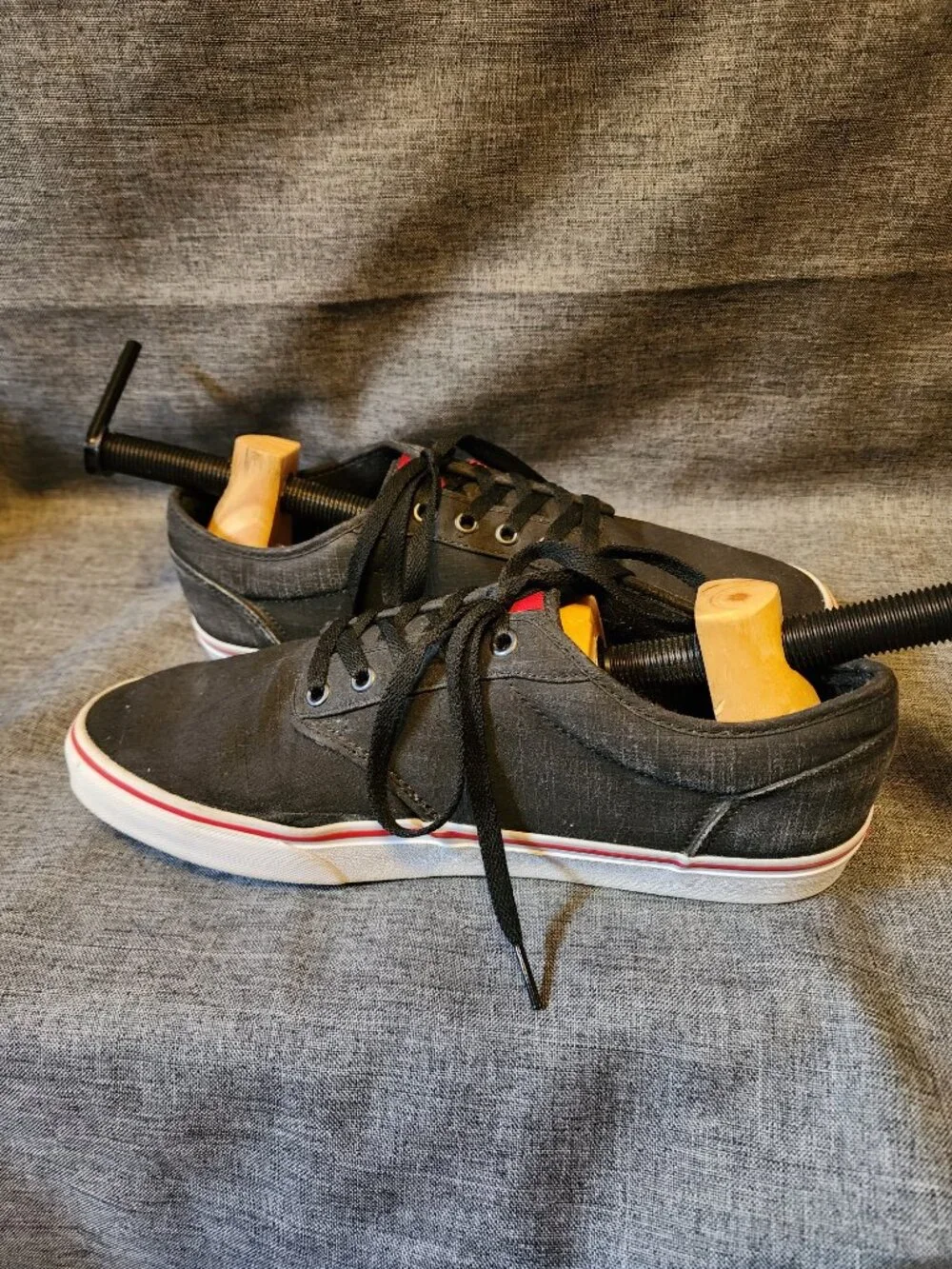 Men's Size 10.5 Vans Off The Wall 500714 Black/Red Canvas Lace Up Shoes