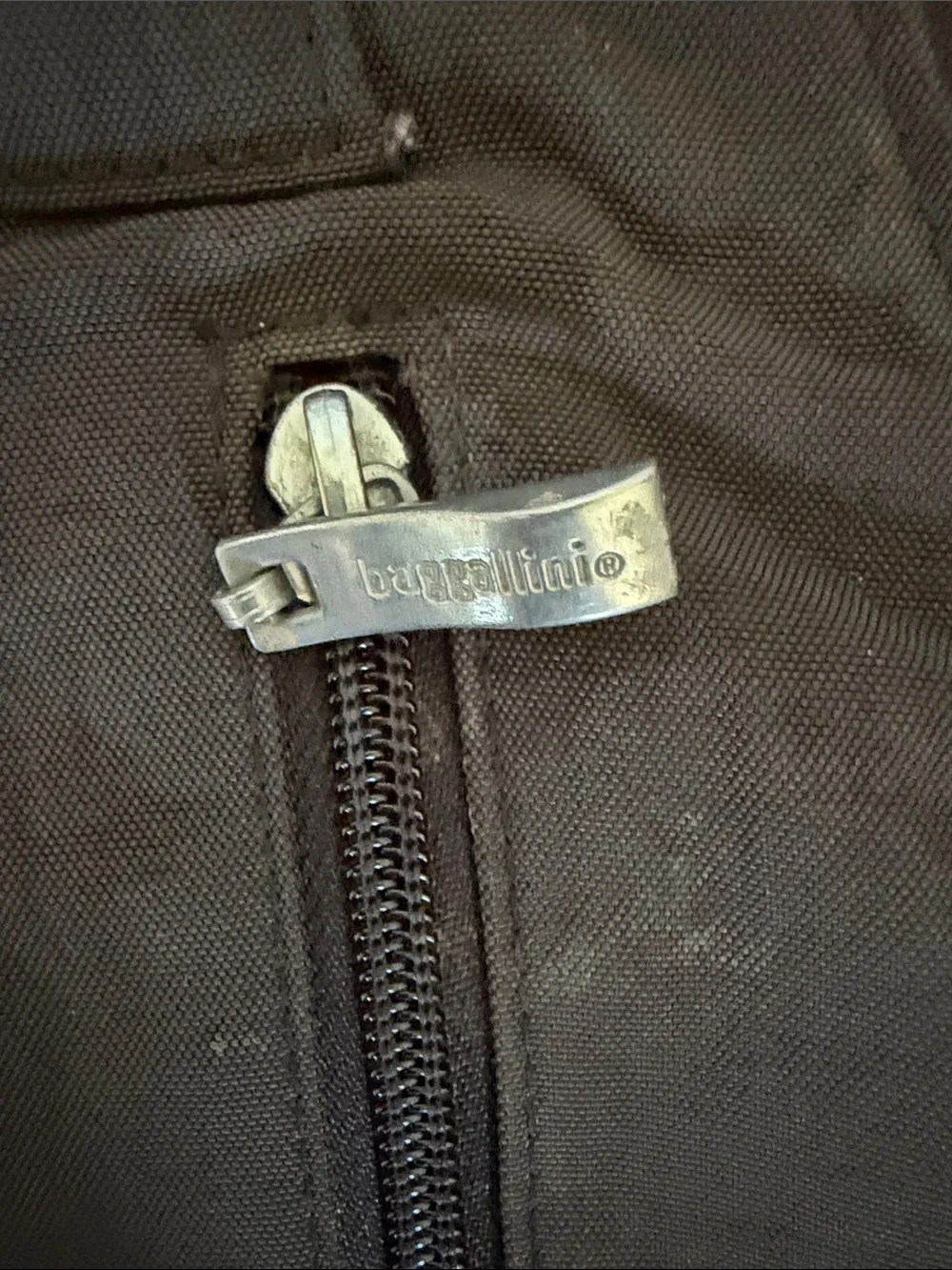 Baggallini style padded shoulder
