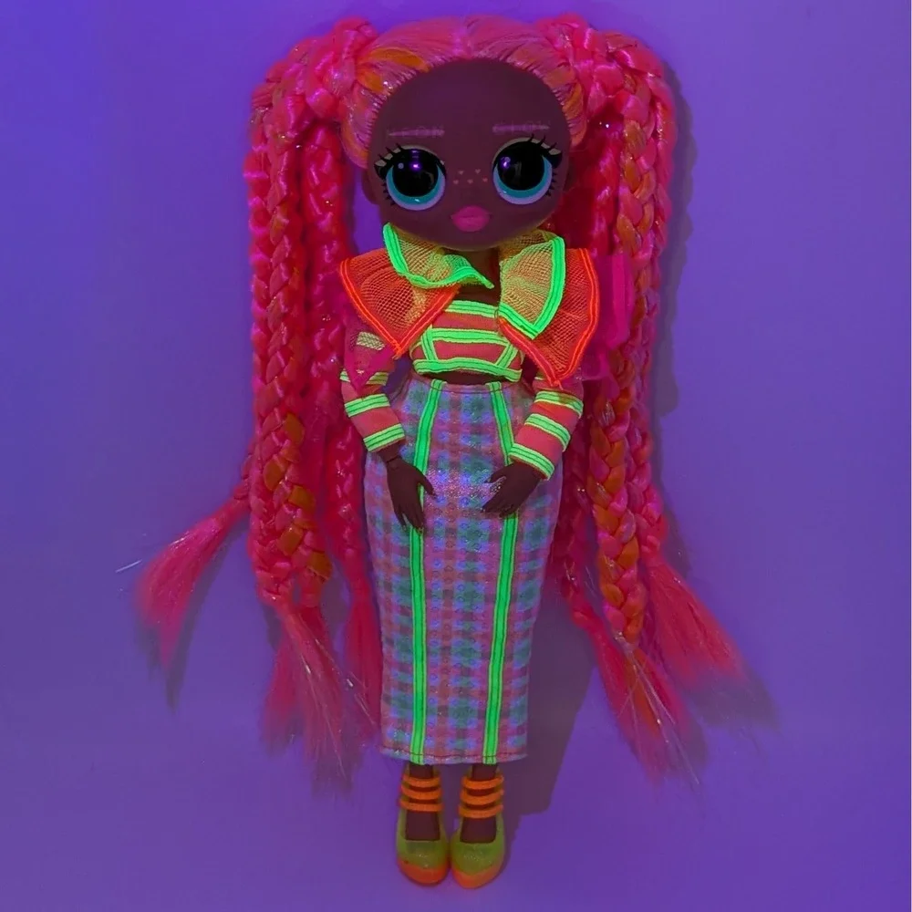 LOL Surprise OMG Lights Dazzle Fashion Doll Pink Braided Hair Neon Accessories