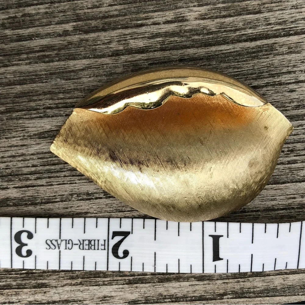 Trifari measurement this
