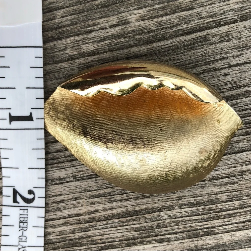 Trifari see brooch