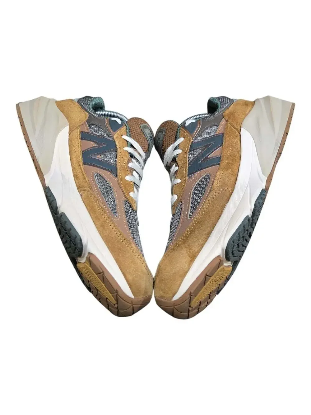 New Balance / Carhartt WIP new wear sculpture