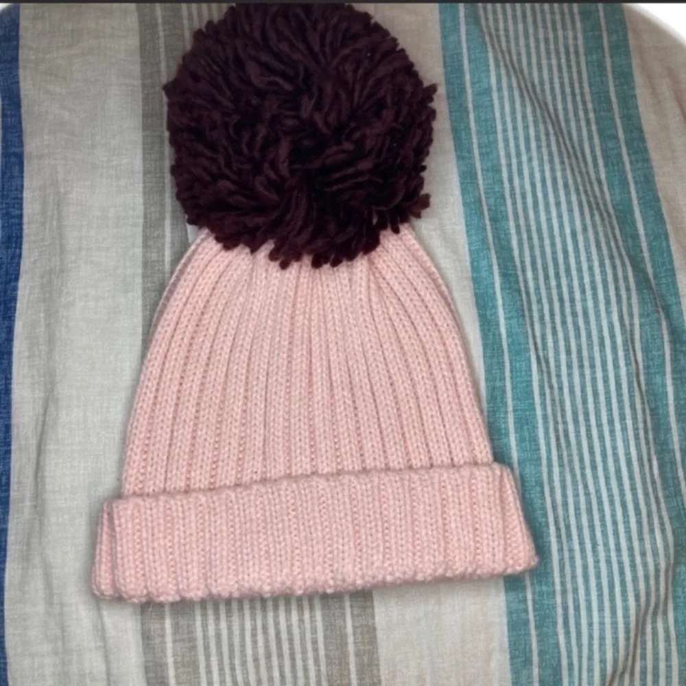 NWT New York and company NY &co pink beanie hat Pom Pom hat