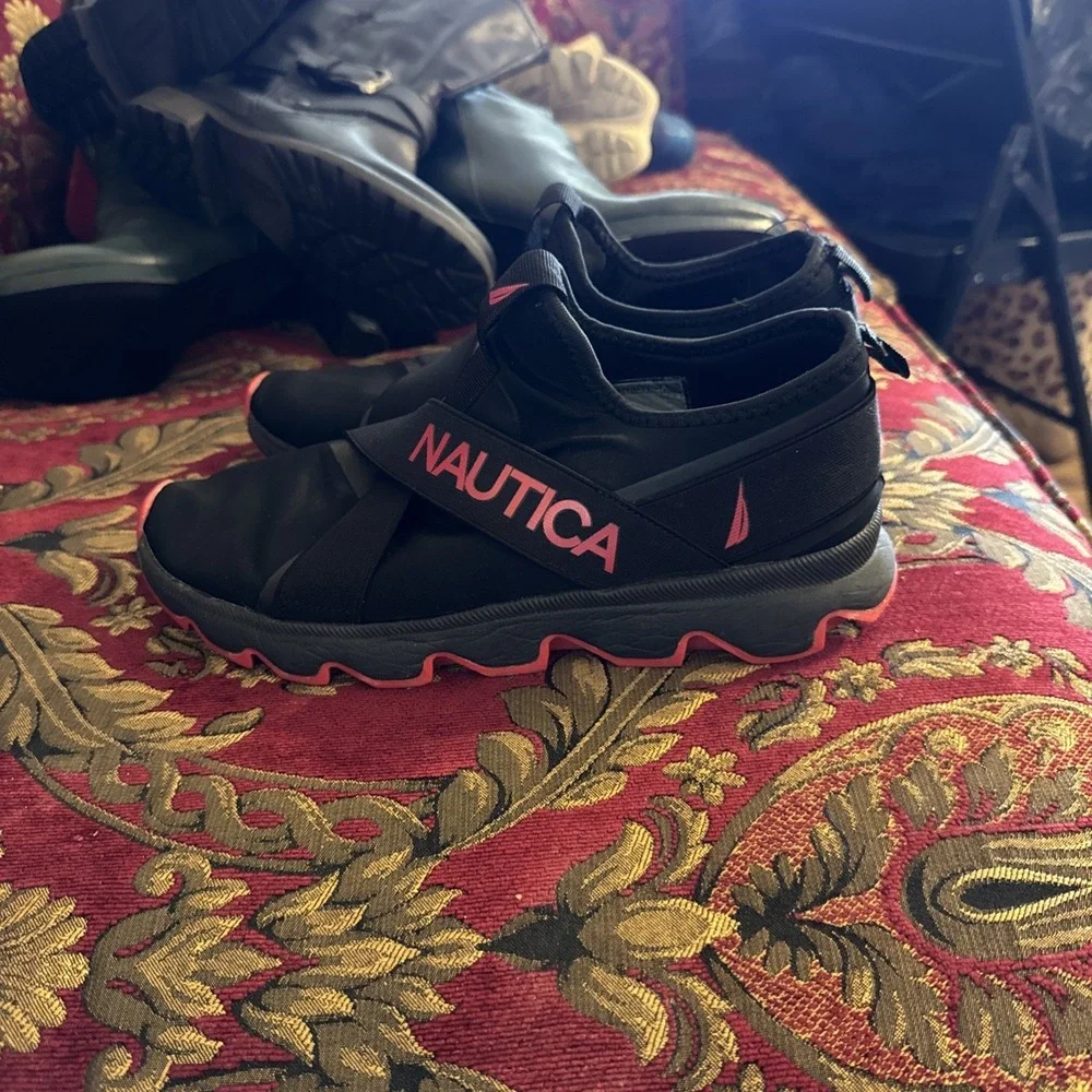 Nautica Coaster Men 7.5Comfort Shoe Slip On Walking Black/Red Casual Sneaker