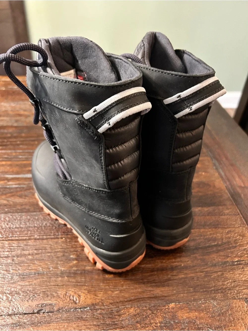 The North Face Women's Women’s Yukiona Mid Boots - Black