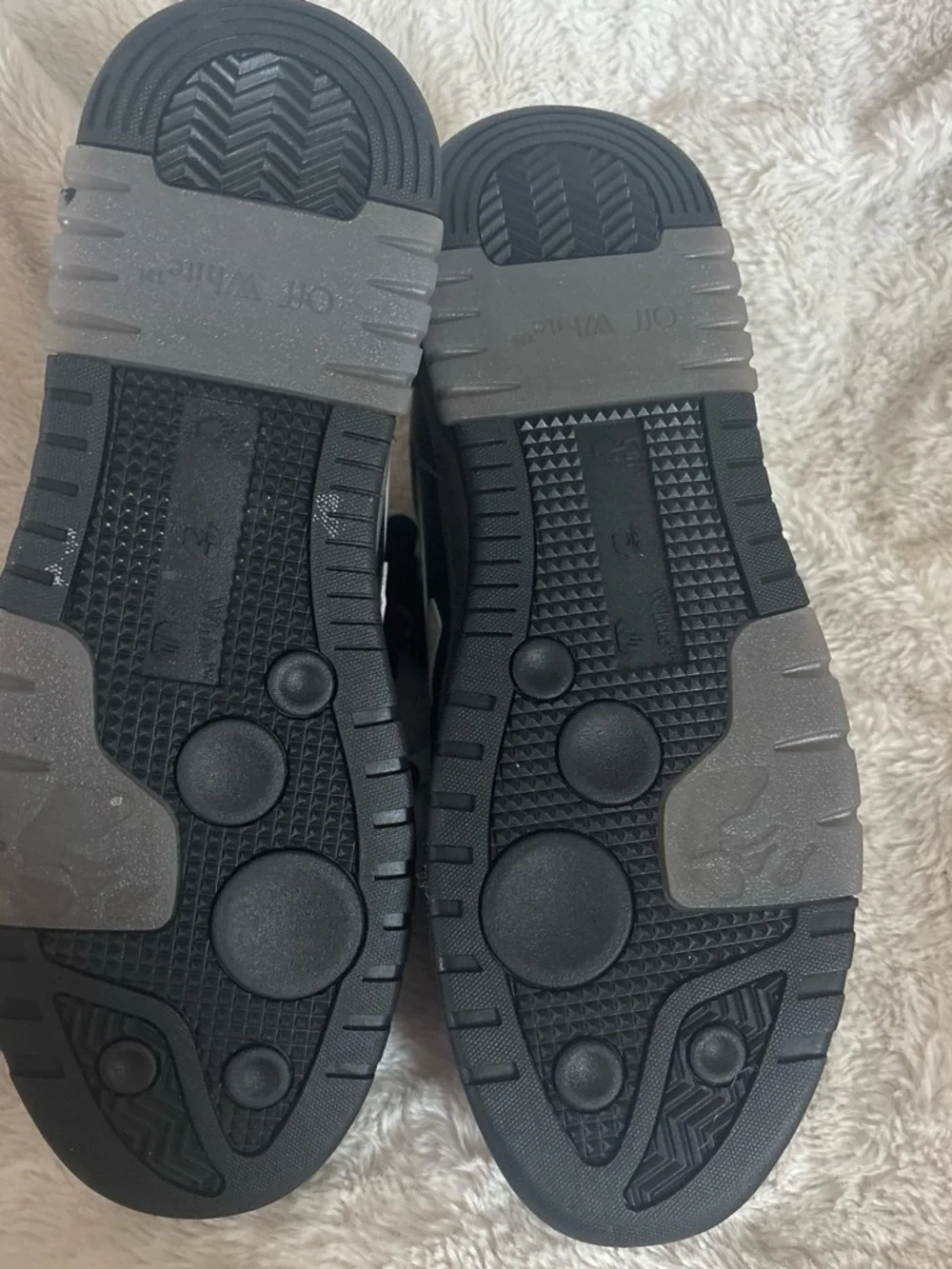 Off-White cushioned leather sole