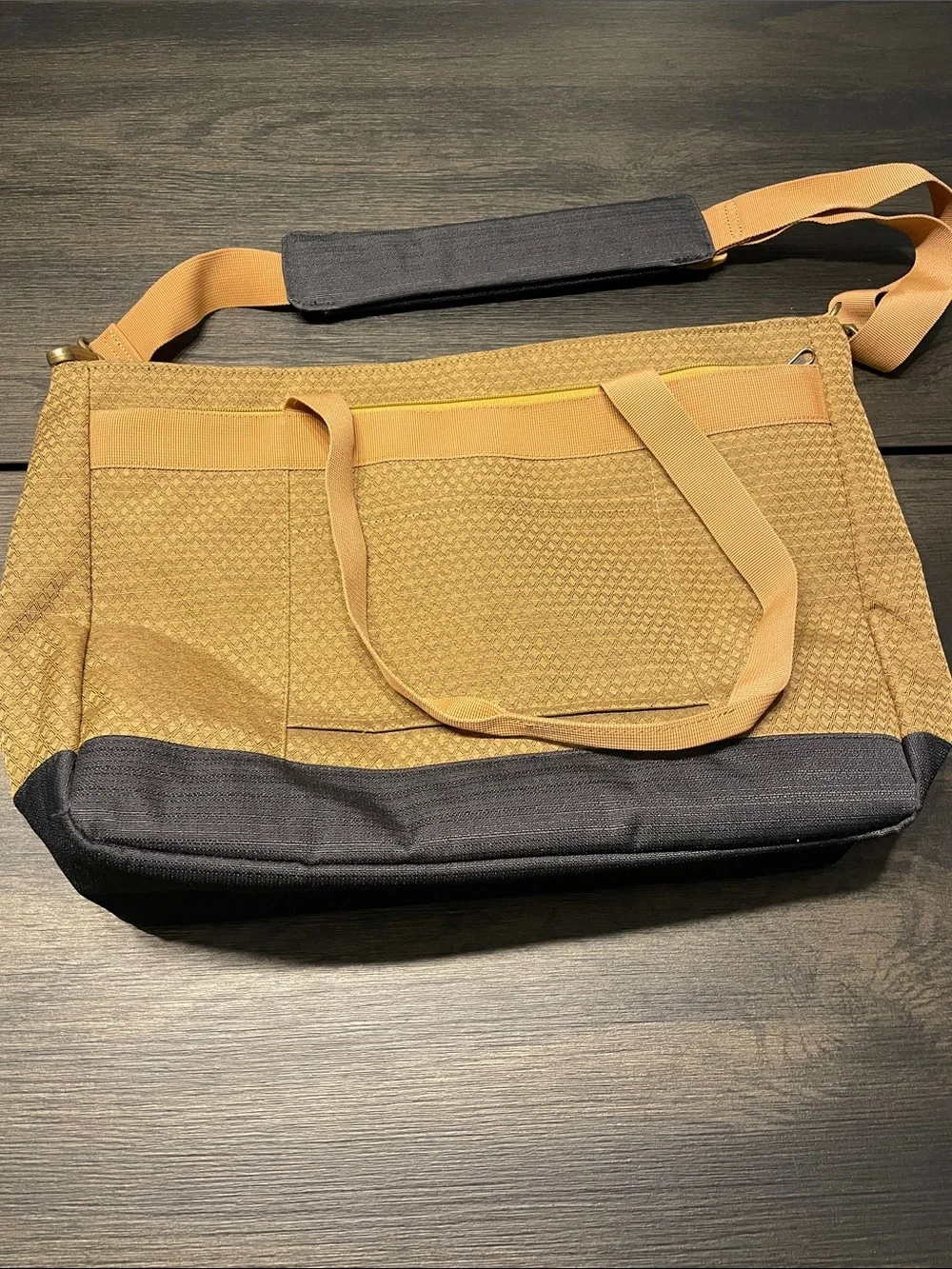 Dakine crossbody messenger