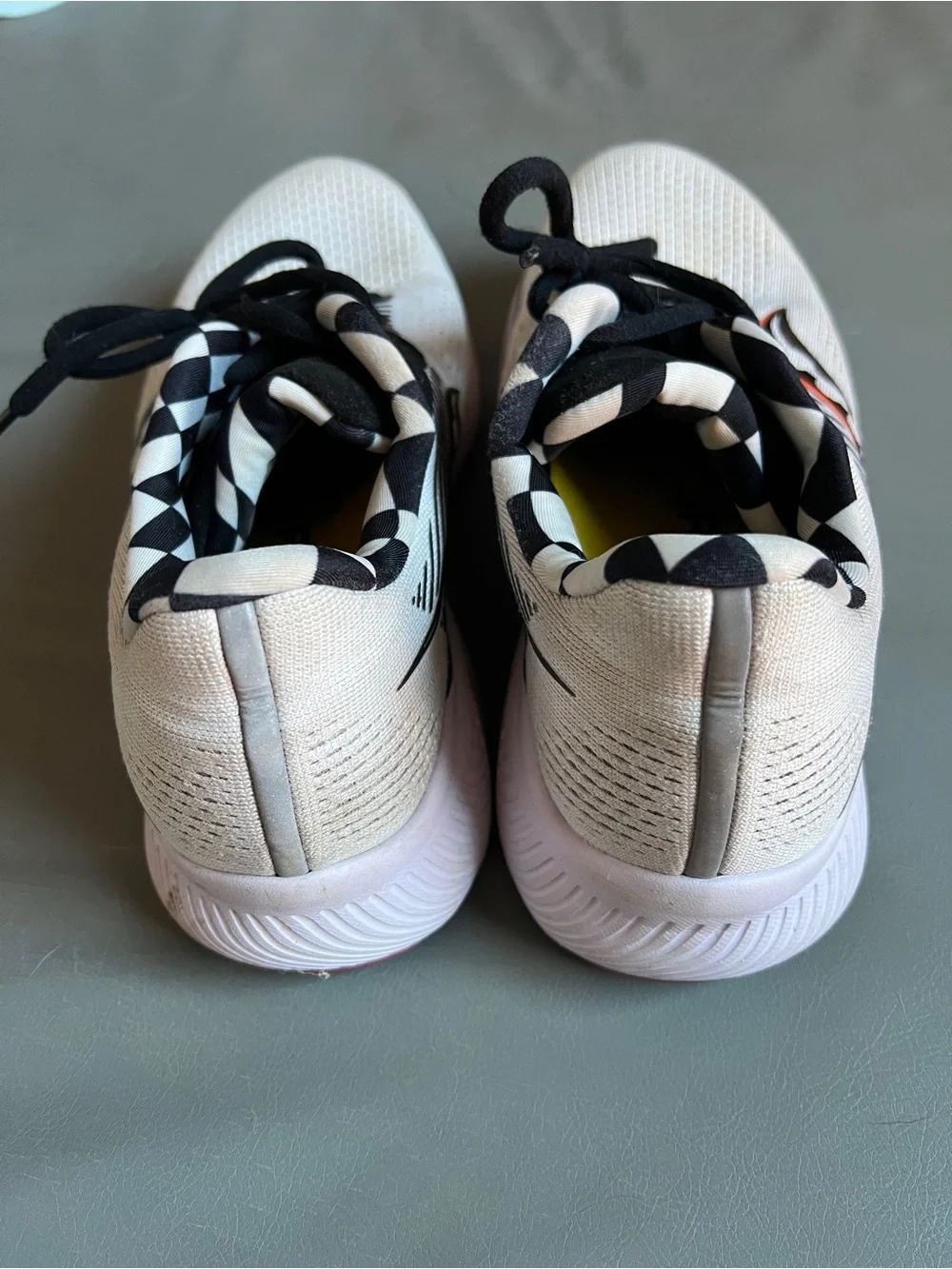 Saucony Guide 14 Women’s Running Shoes Size 8.5 White Black Coral S10654-40