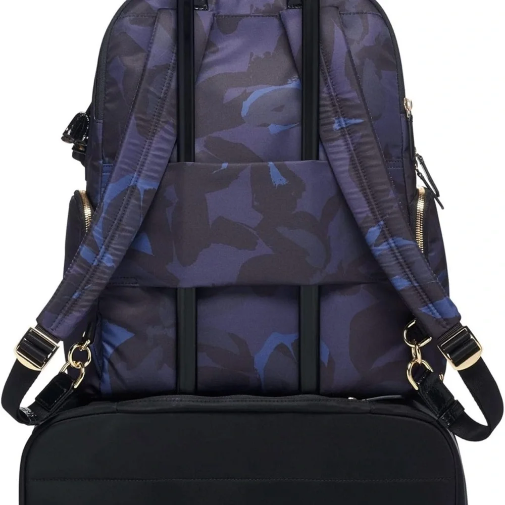 Tumi hardware front