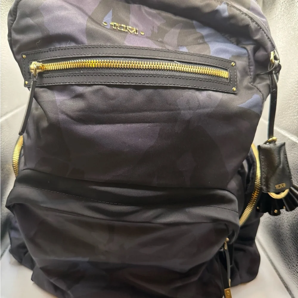 Tumi note pockets