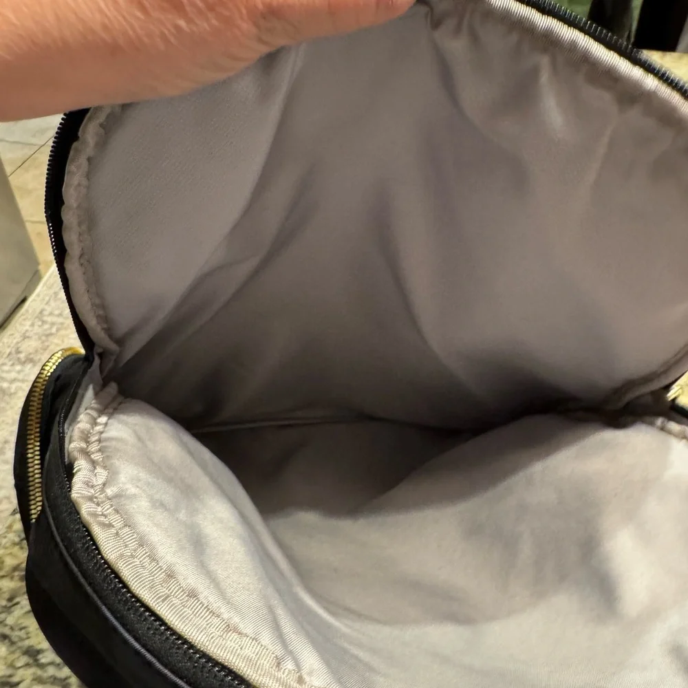 Tumi sleek excellent