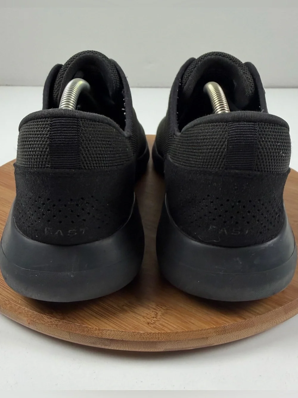 N/A comfortable black