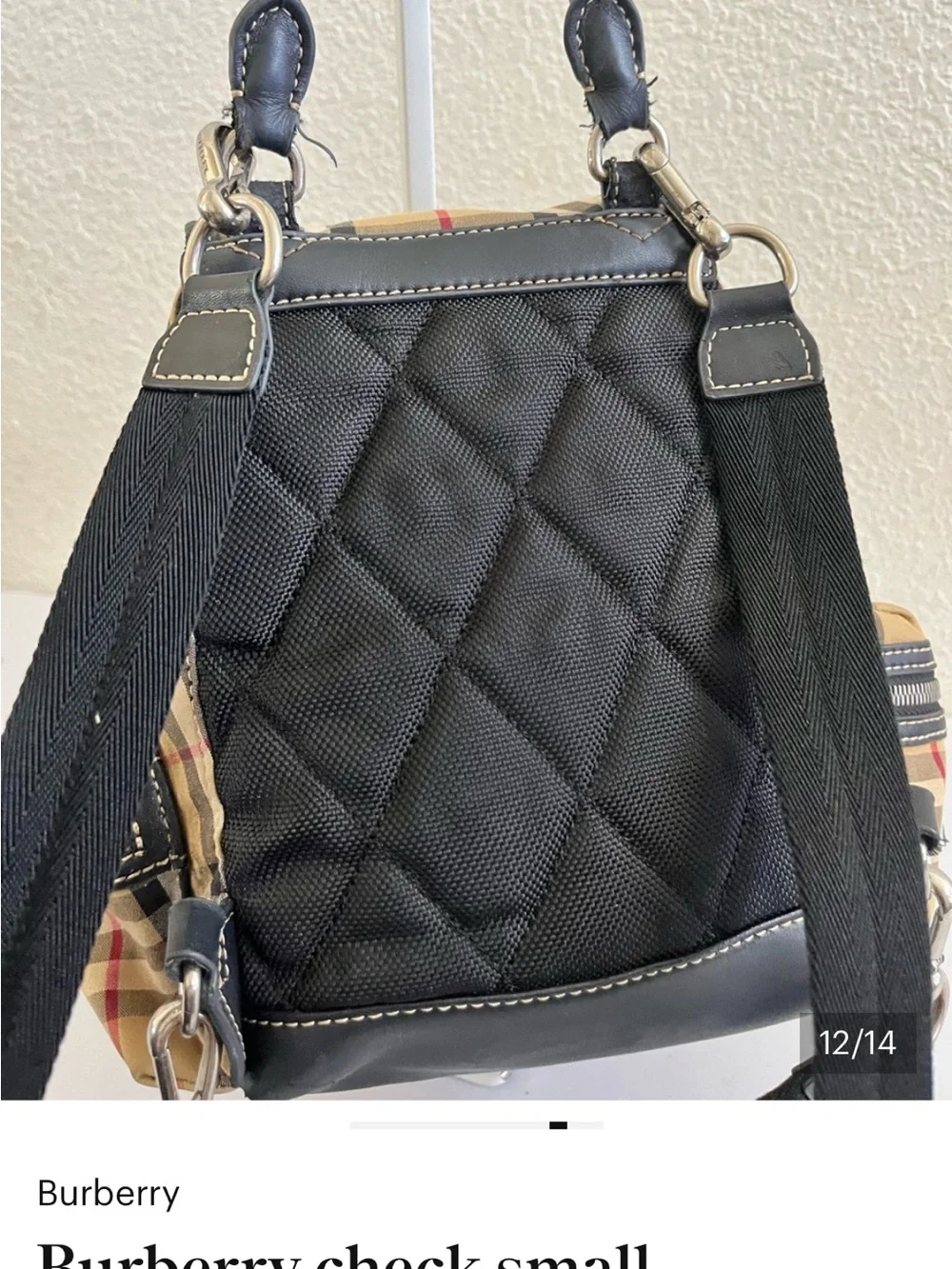 Burberry details clean pockets